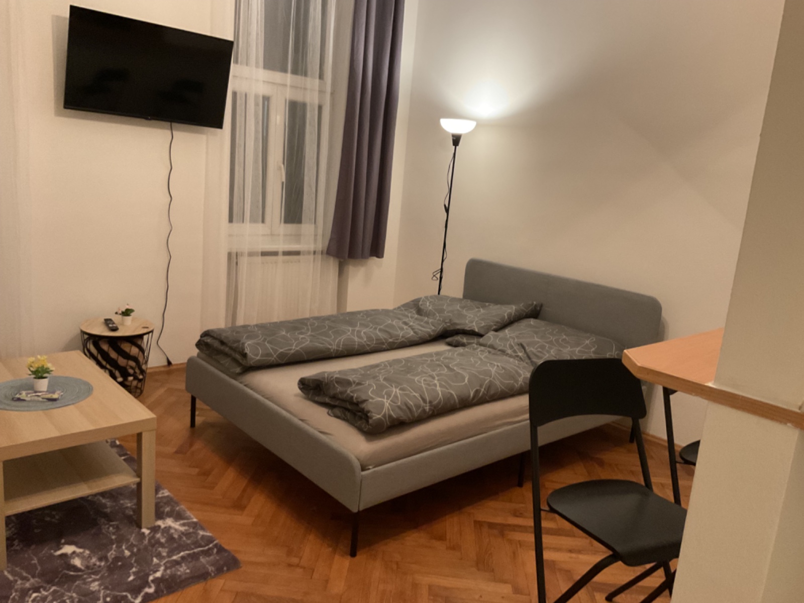 Palace Apartment ist ein Anbieter von komfortablen und luxuriösen Unterkunftserlebnissen in einem Apartment-Service. Unser Ziel ist es, unseren Gästen eine entspannte und gemütliche Atmosphäre zu bieten, die sich wie zu Hause anfühlt. Jede unserer sorgfältig gestalteten und voll ausgestatteten modernen Wohnungen verfügt über alles, um Ihren Aufenthalt so angenehm wie möglich zu gestalten.